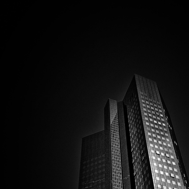 bank-640x480-99678693.jpeg