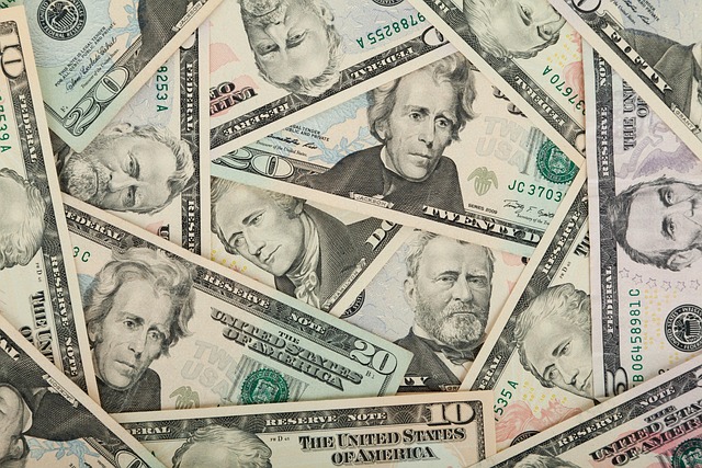 carloanbankmoneycash-640x480-37661856.jpeg