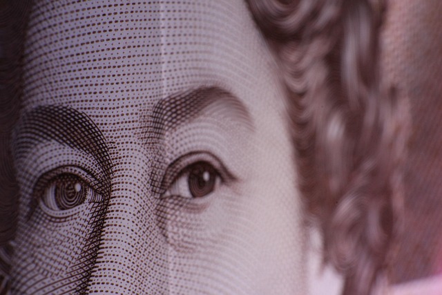 Texas Title Loans for Pre-2000 Vehicles: Secure Funding, Older Cars