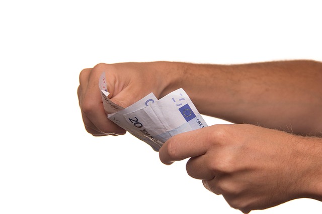 loan-640x480-98146913.jpeg
