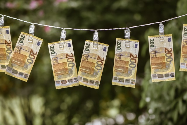money-640x480-73670409.jpeg