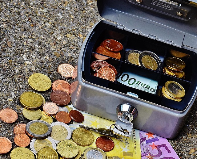 cash-640x480-97398833.jpeg
