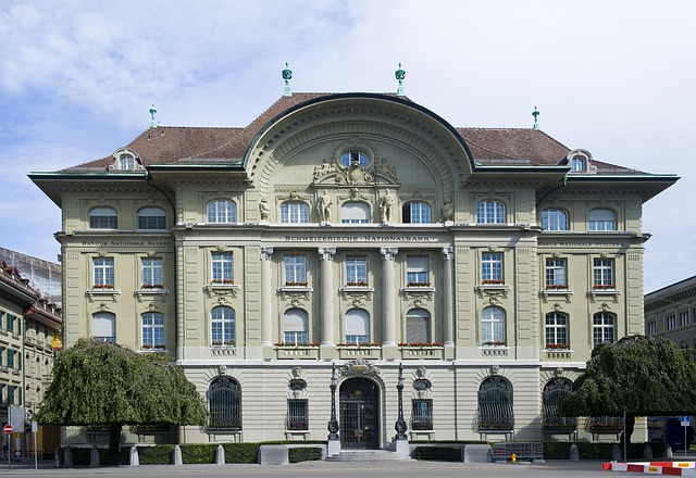bank-640x480-39560354.jpeg