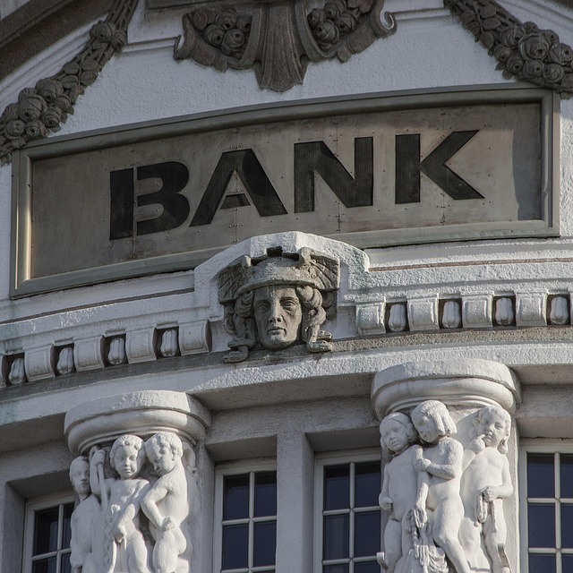 bank-640x480-66018312.jpeg