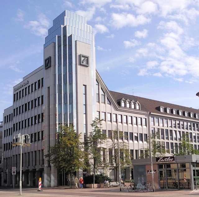 bank-640x480-69436605.jpeg