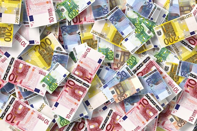 money-640x480-32984152.jpeg