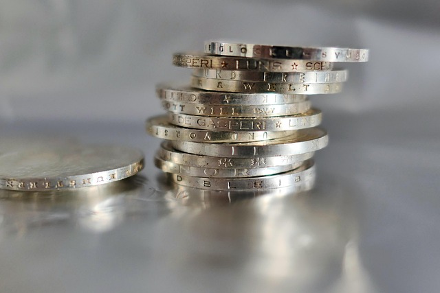 money-640x480-33058495.jpeg