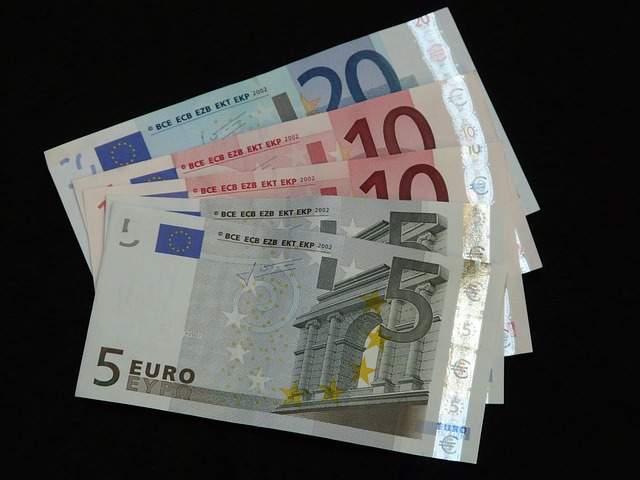 money-640x480-64665375.jpeg