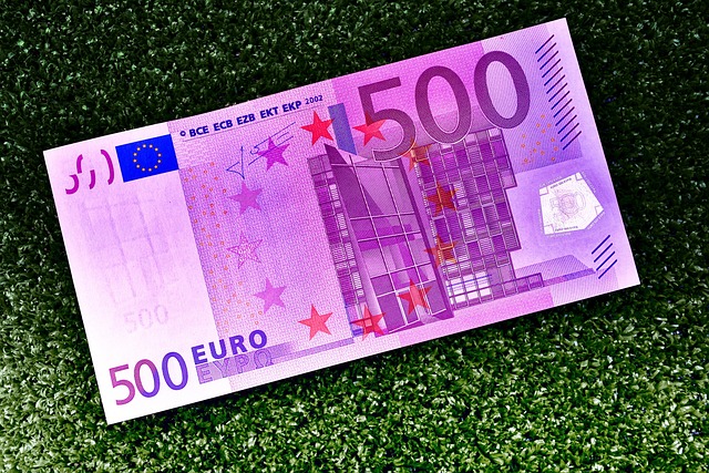 money-640x480-94215763.jpeg