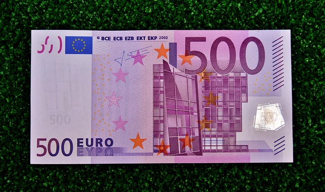 money-640x480-81165962.jpeg